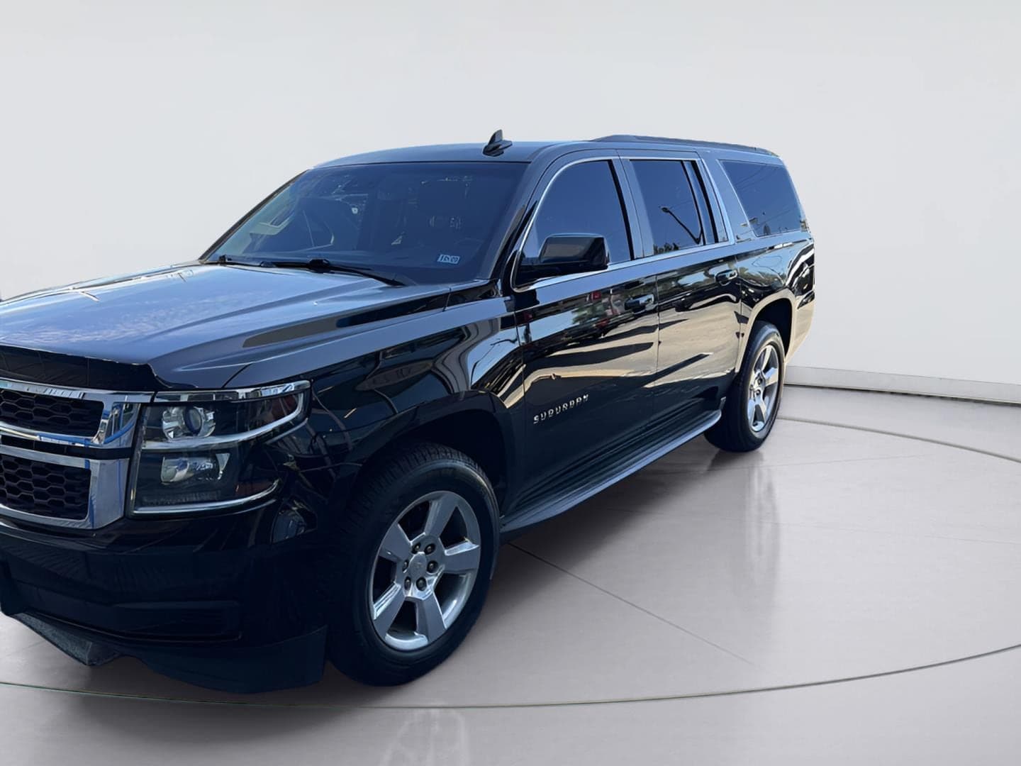 2015 Chevrolet Suburban LT — photo 1 of 4