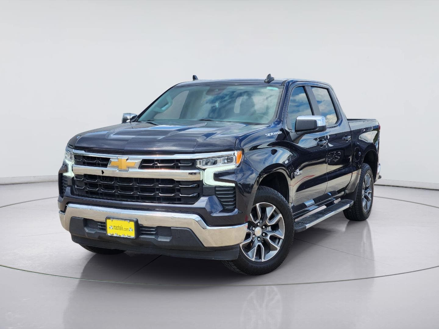 2024 Chevrolet Silverado 1500 LT — photo 1 of 34