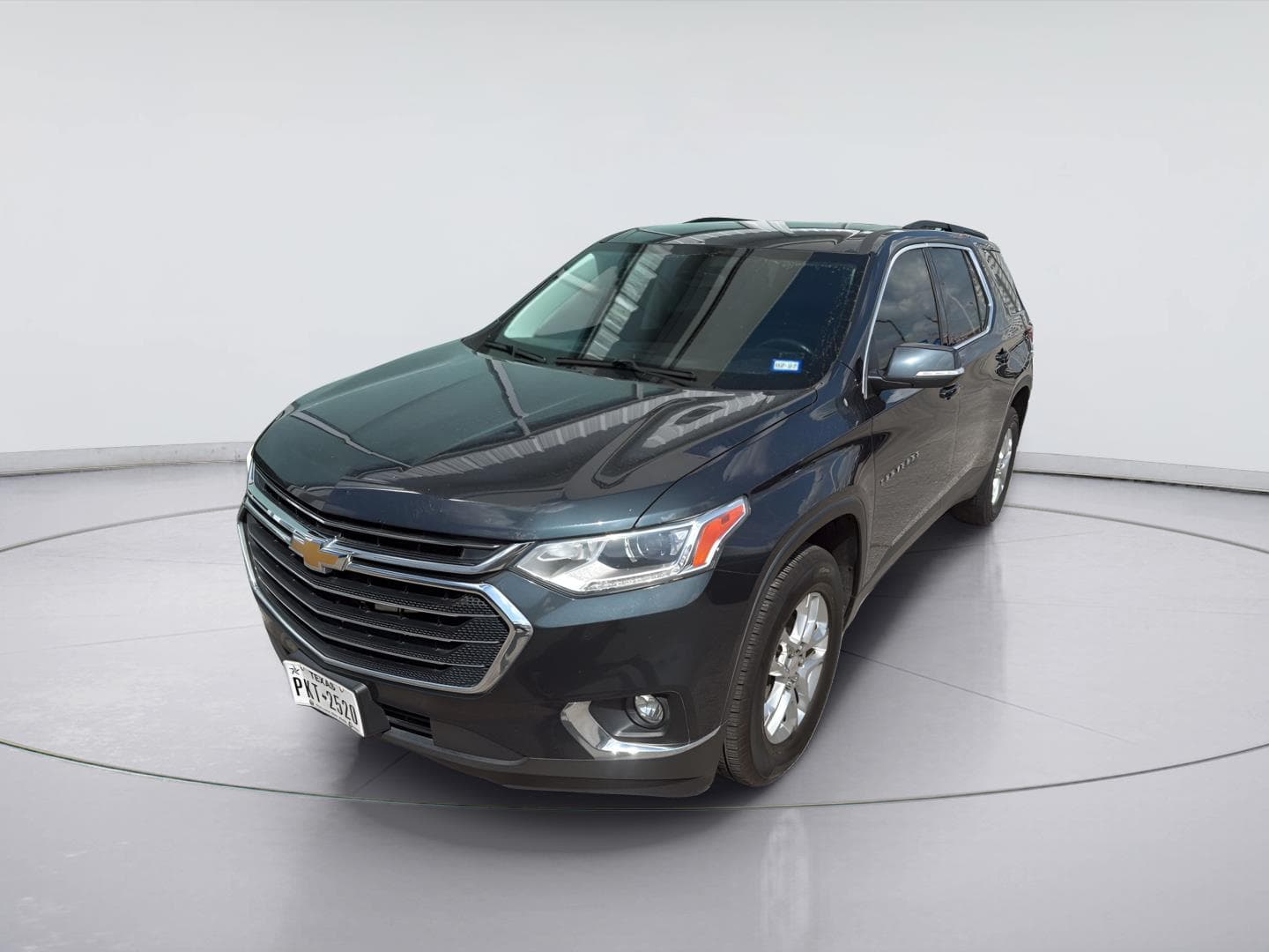 2021 Chevrolet Traverse LT Leather — photo 1 of 4