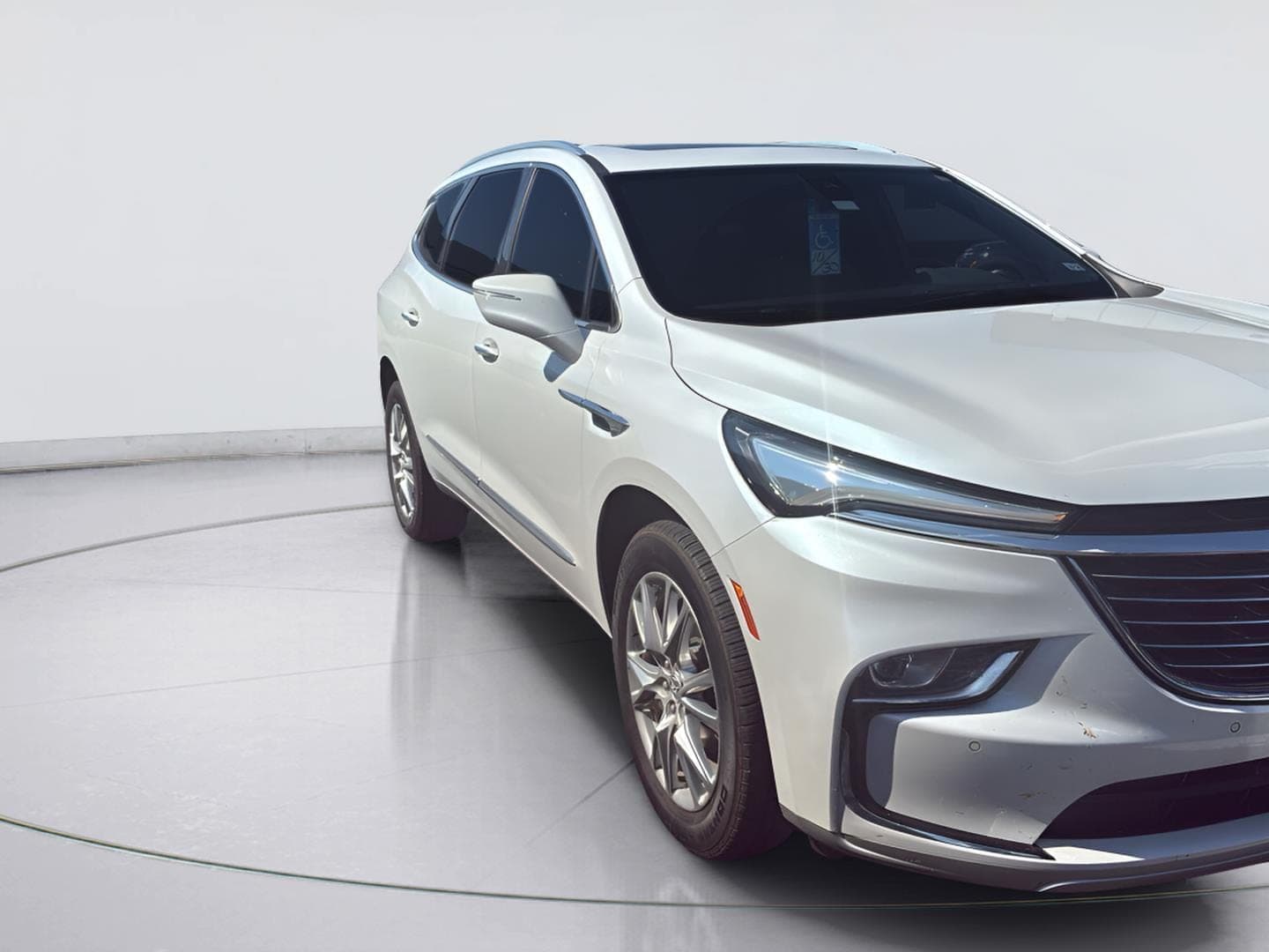 2023 Buick Enclave Essence — photo 1 of 5