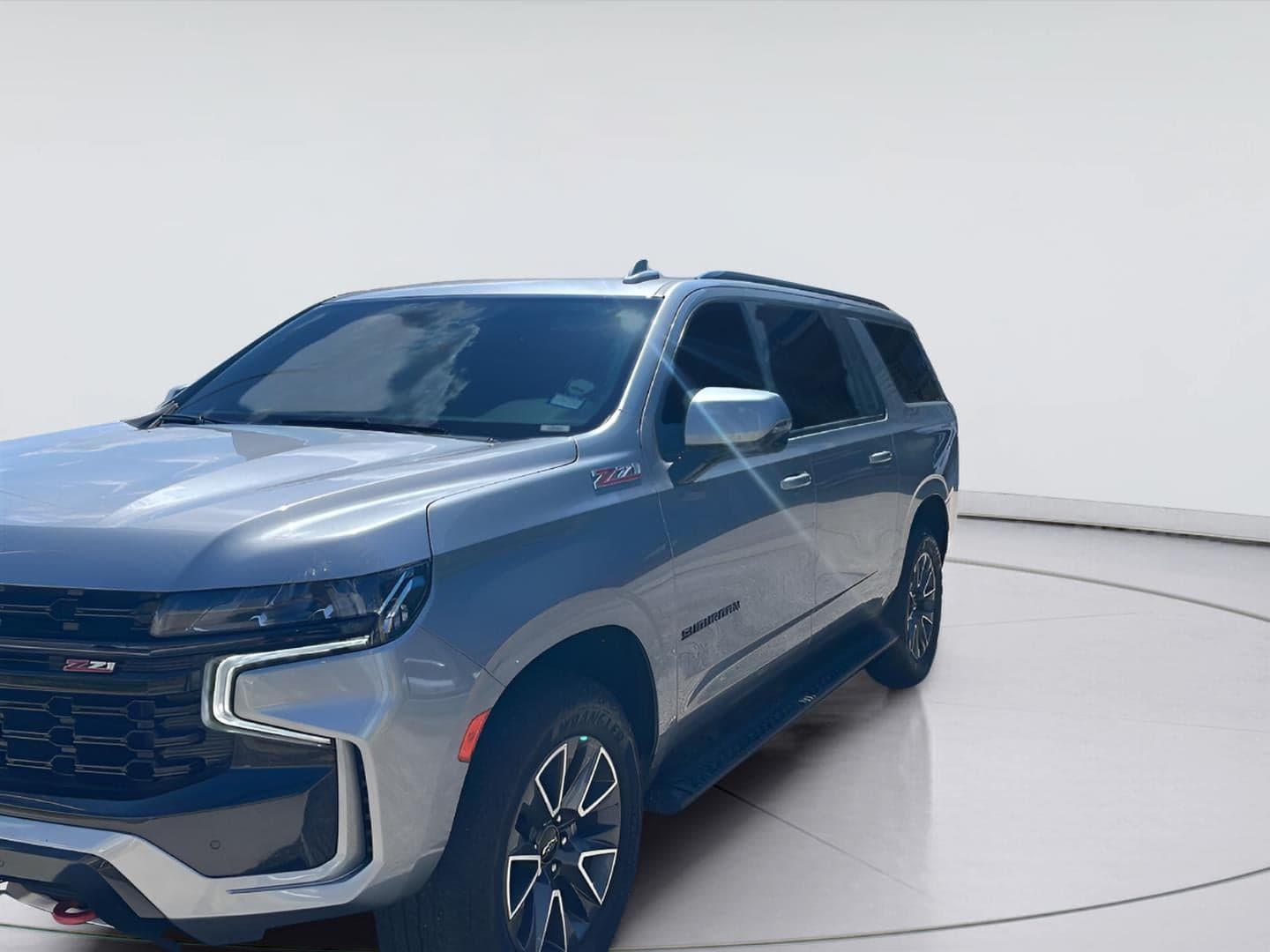 2023 Chevrolet Suburban Z71 — photo 1 of 6