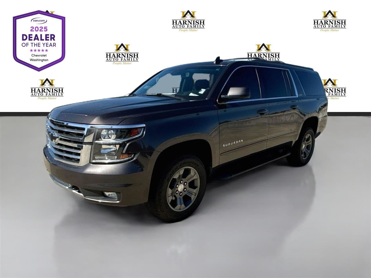 2017 Chevrolet Suburban LT — photo 1 of 12