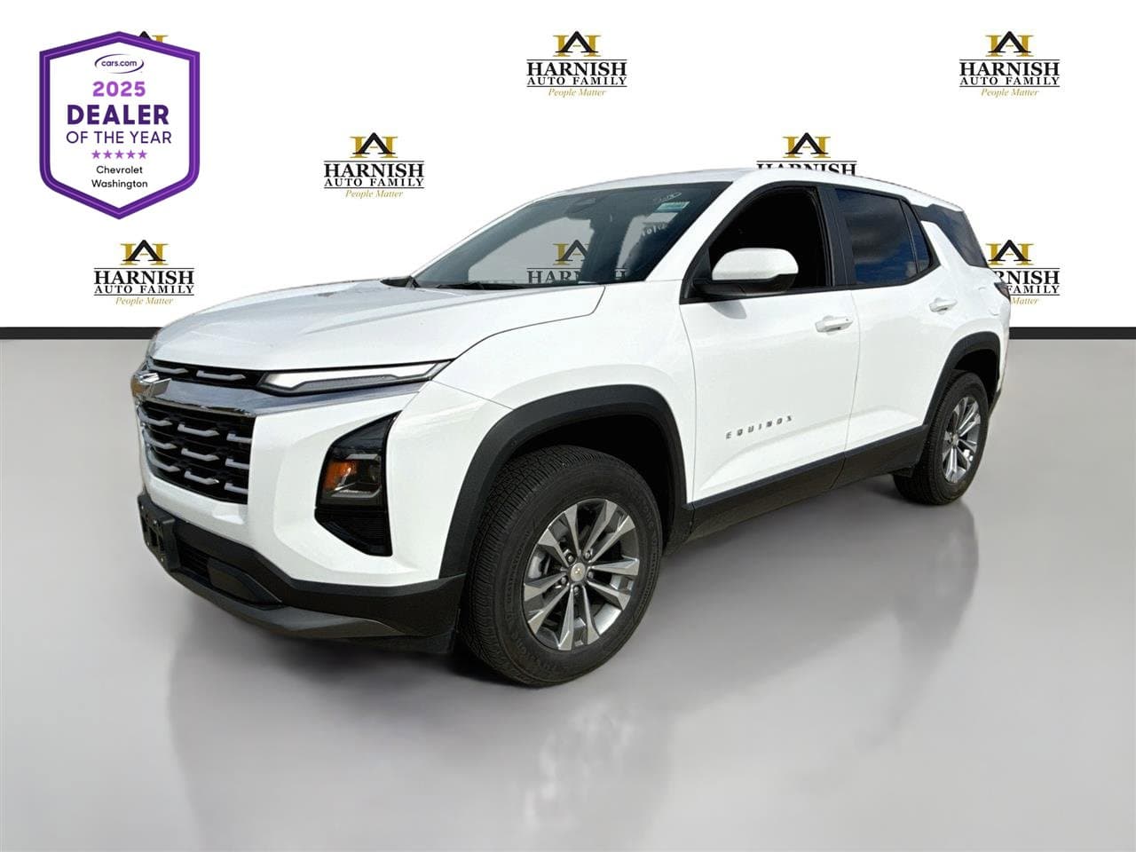 2025 Chevrolet Equinox FWD LT — photo 1 of 13