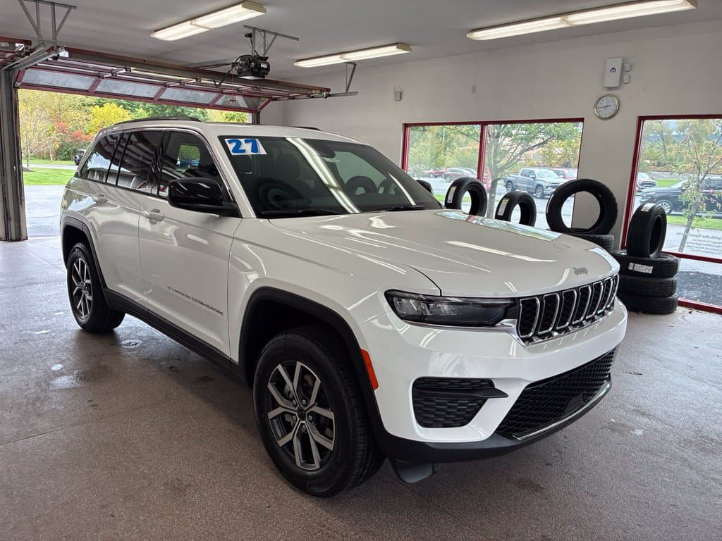2027 Jeep Grand Cherokee Laredo X — photo 1 of 68
