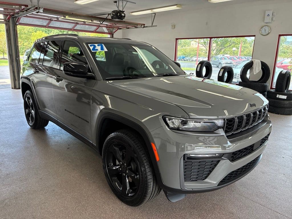 2027 Jeep Grand Cherokee Limited — photo 1 of 72