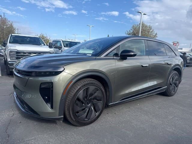 2026 Lucid Gravity Grand Touring — photo 1 of 11