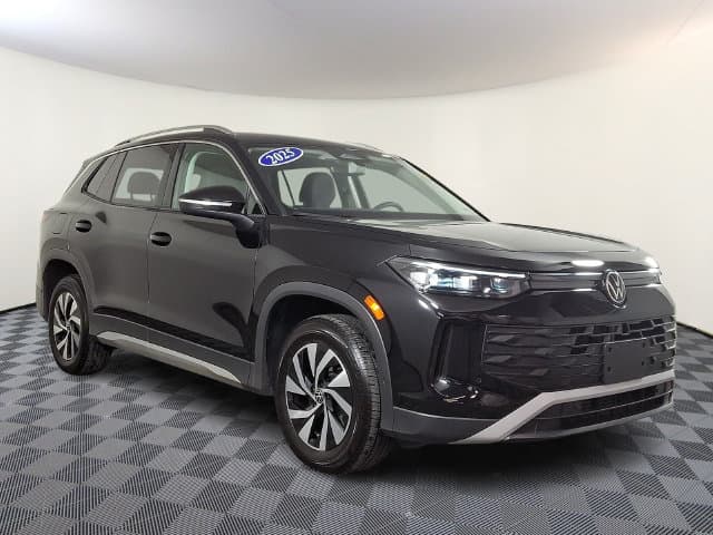 2025 Volkswagen Tiguan S — photo 1 of 30