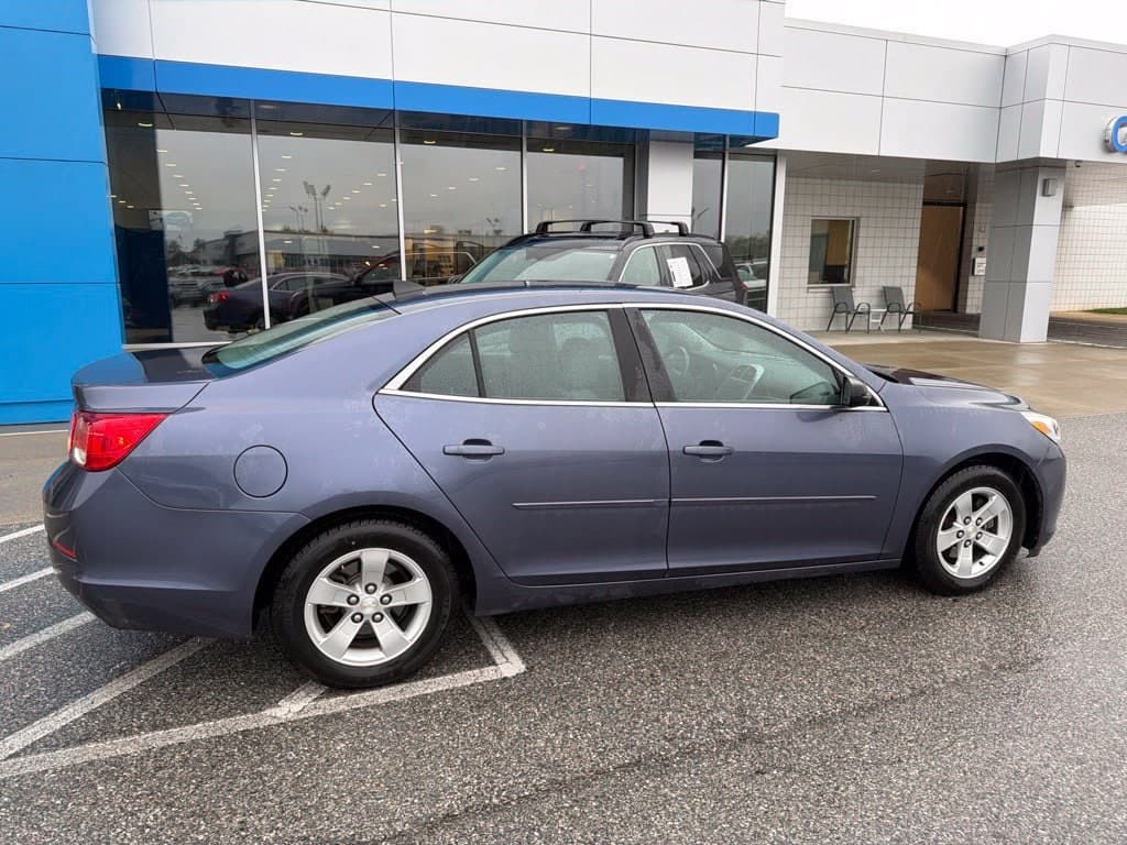 2014 Chevrolet Malibu Base — photo 1 of 6