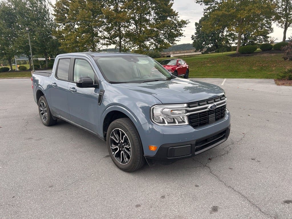 2024 Ford Maverick LARIAT — photo 1 of 4