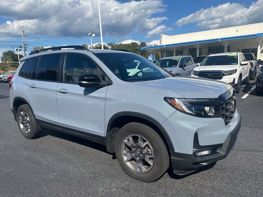 2023 Honda Passport TrailSport — photo 1 of 10