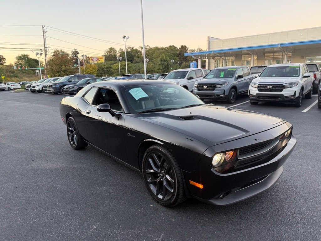 2012 Dodge Challenger R/T — photo 1 of 11