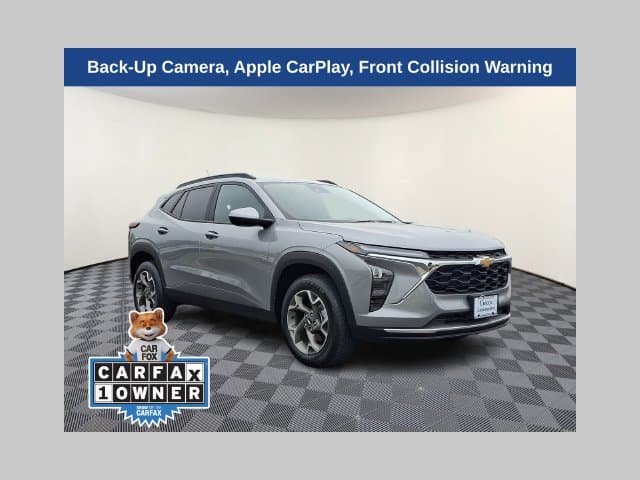 2025 Chevrolet Trax LT — photo 1 of 30
