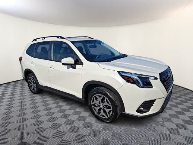 2023 Subaru Forester Premium — photo 1 of 32