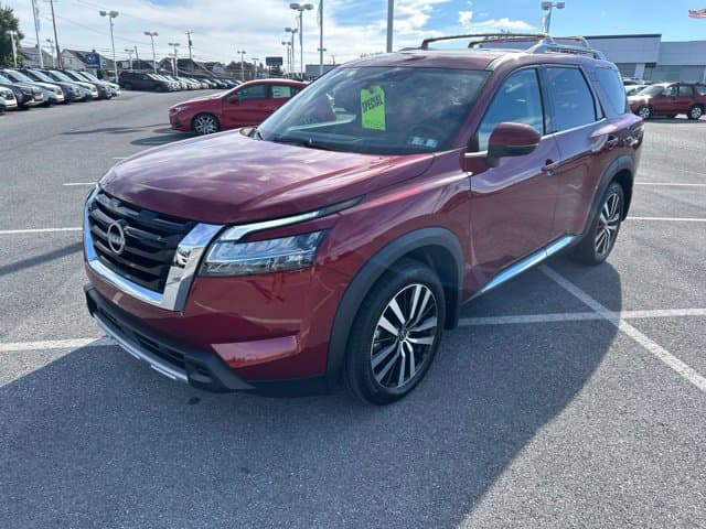 2024 Nissan Pathfinder Platinum — photo 1 of 11