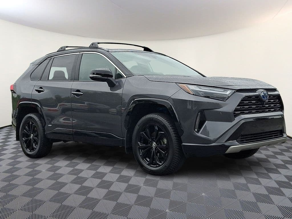 2024 Toyota RAV4 Hybrid XSE — photo 1 of 33