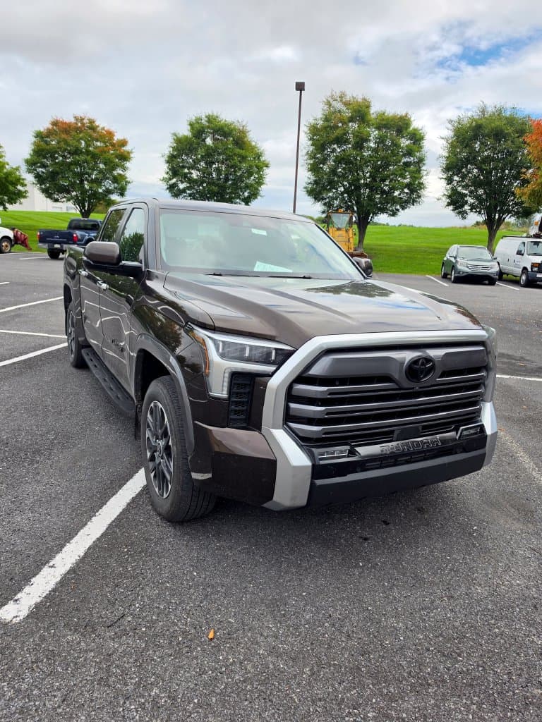 2024 Toyota Tundra 4WD Limited — photo 1 of 6