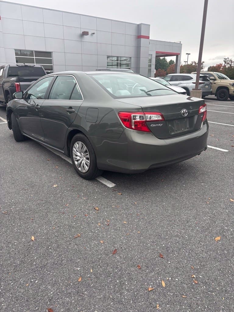 2013 Toyota Camry LE — photo 1 of 4