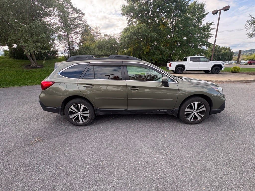 2019 Subaru Outback Base — photo 1 of 4