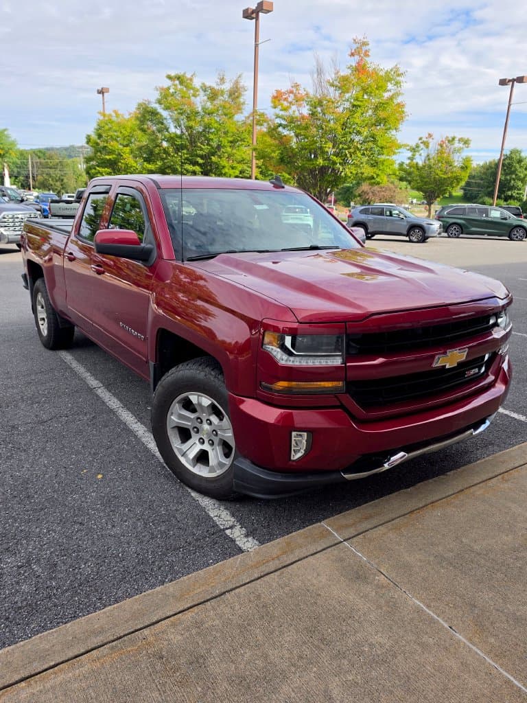 2018 Chevrolet Silverado 1500 LT — photo 1 of 6