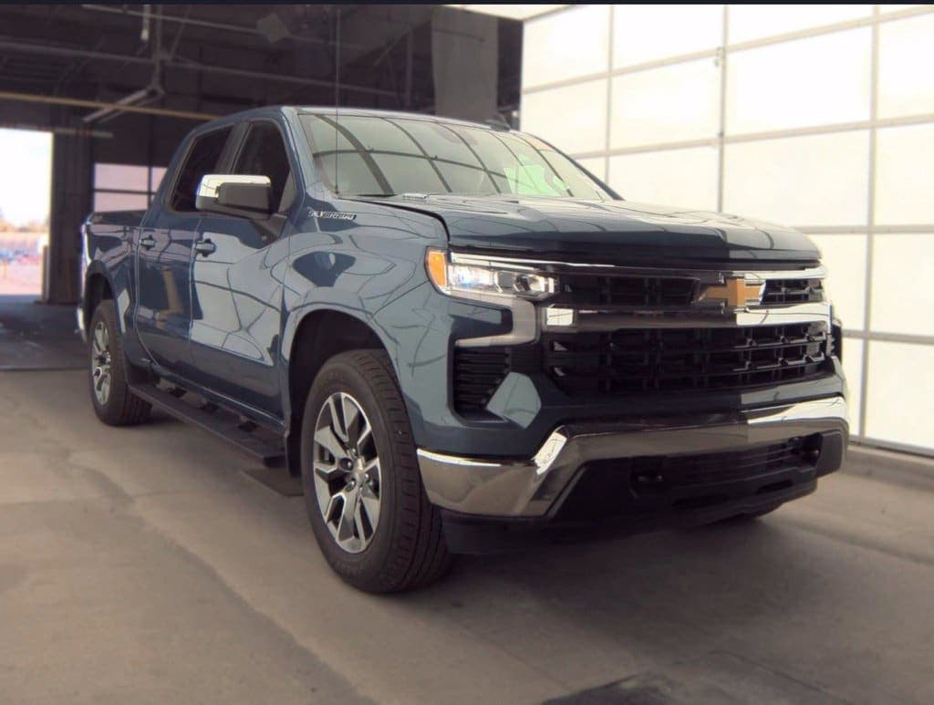 2024 Chevrolet Silverado 1500 Base — photo 1 of 11
