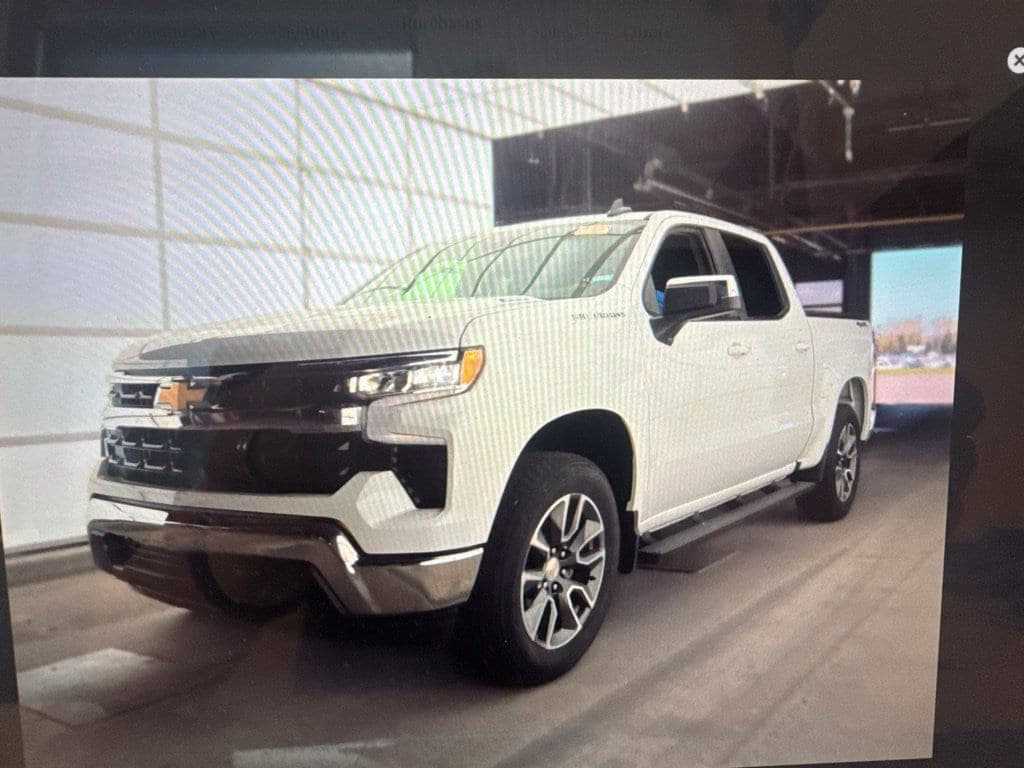 2025 Chevrolet Silverado 1500 Base — photo 1 of 8