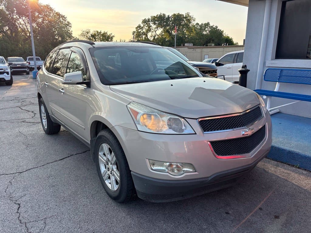 2012 Chevrolet Traverse LT w/1LT — photo 1 of 17
