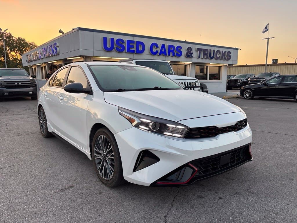 2023 Kia Forte GT-Line — photo 1 of 16