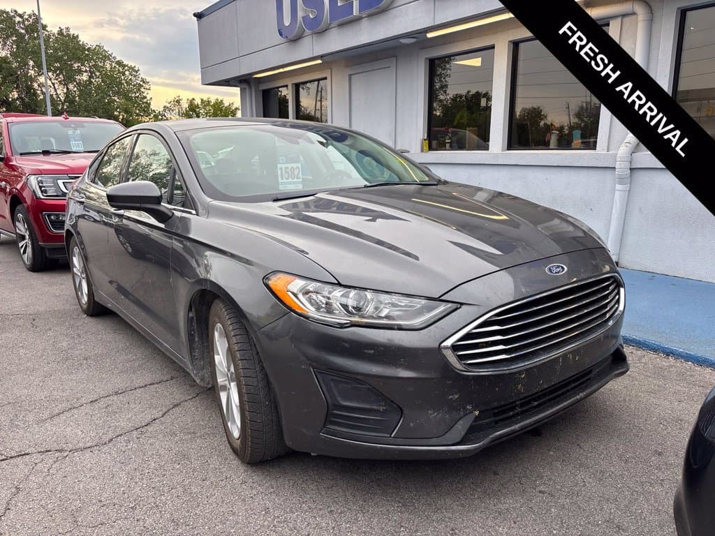 2020 Ford Fusion SE — photo 1 of 15