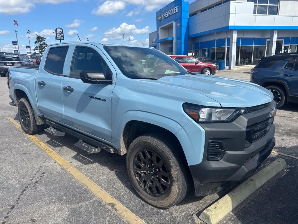 2025 Chevrolet Colorado 4WD LT — photo 1 of 16