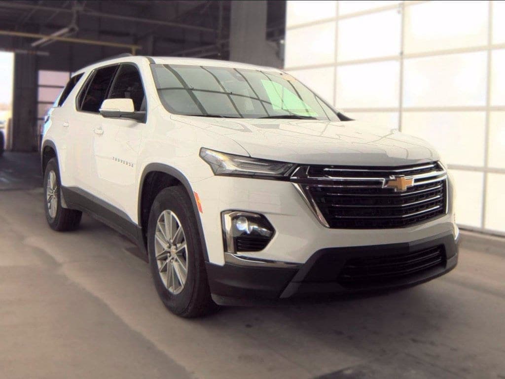 2023 Chevrolet Traverse LT Cloth — photo 1 of 10