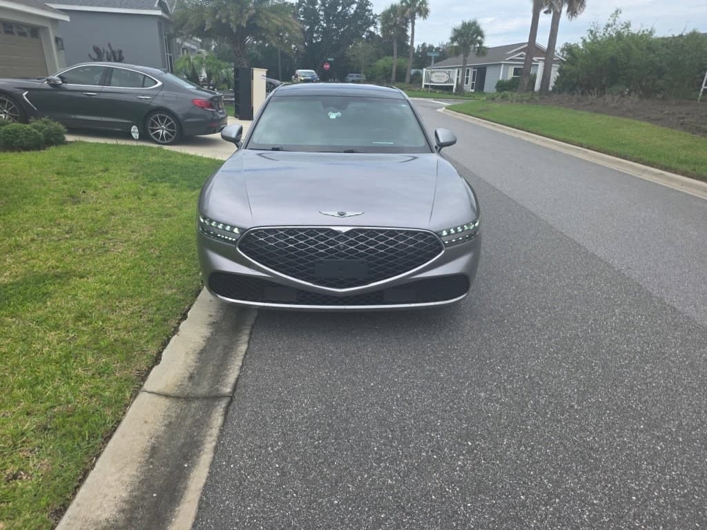 2023 Genesis G90 Base — photo 1 of 6