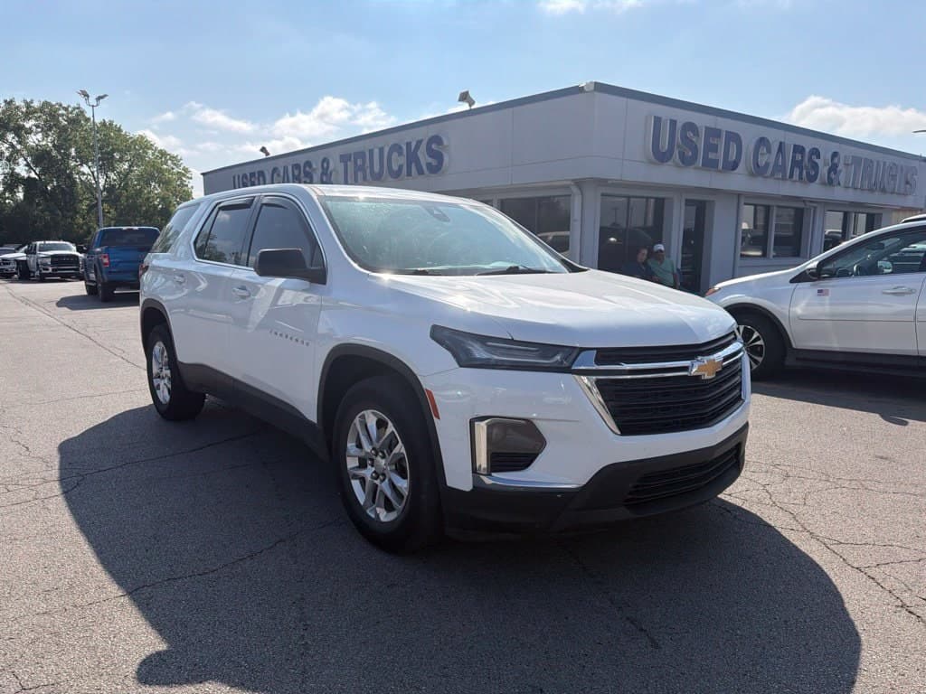 2022 Chevrolet Traverse LS — photo 1 of 9