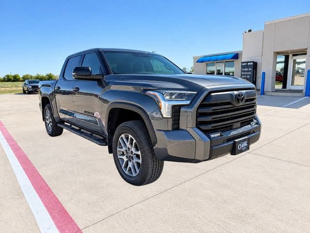 2025 Toyota Tundra 4WD SR5 — photo 1 of 15