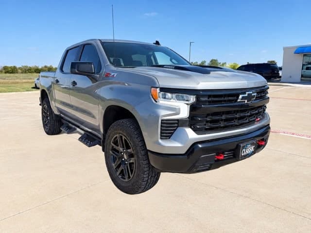 2025 Chevrolet Silverado 1500 LT Trail Boss — photo 1 of 16