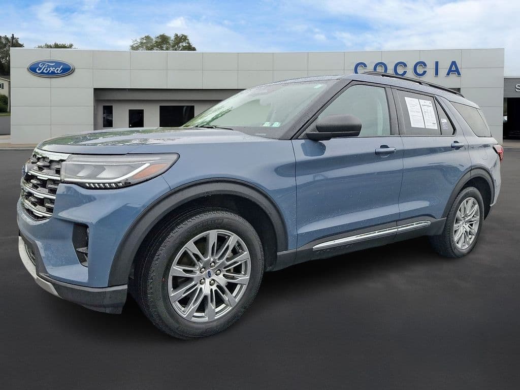 2025 Ford Explorer Active — photo 1 of 32