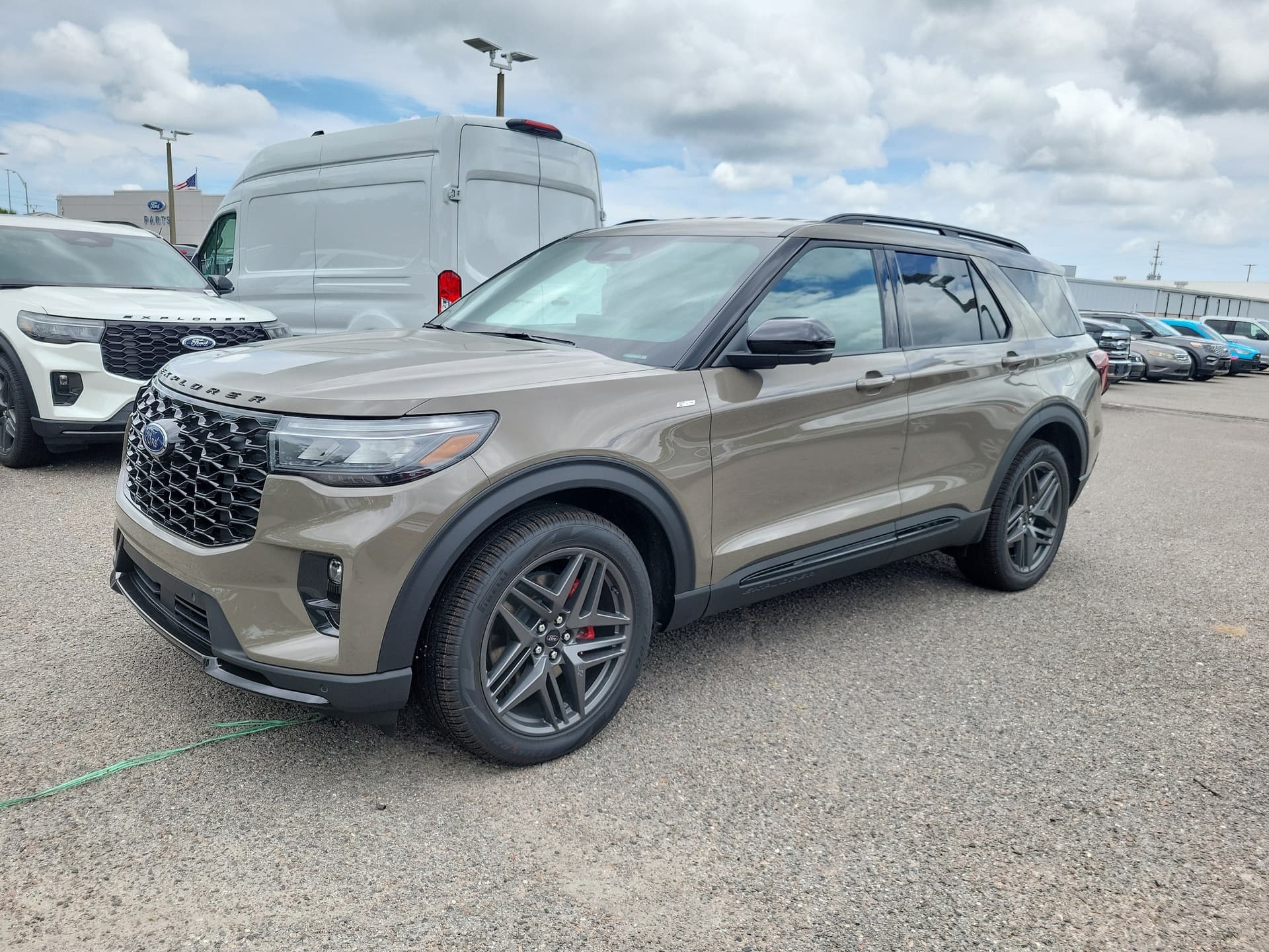 2026 Ford Explorer ST-Line — photo 1 of 64