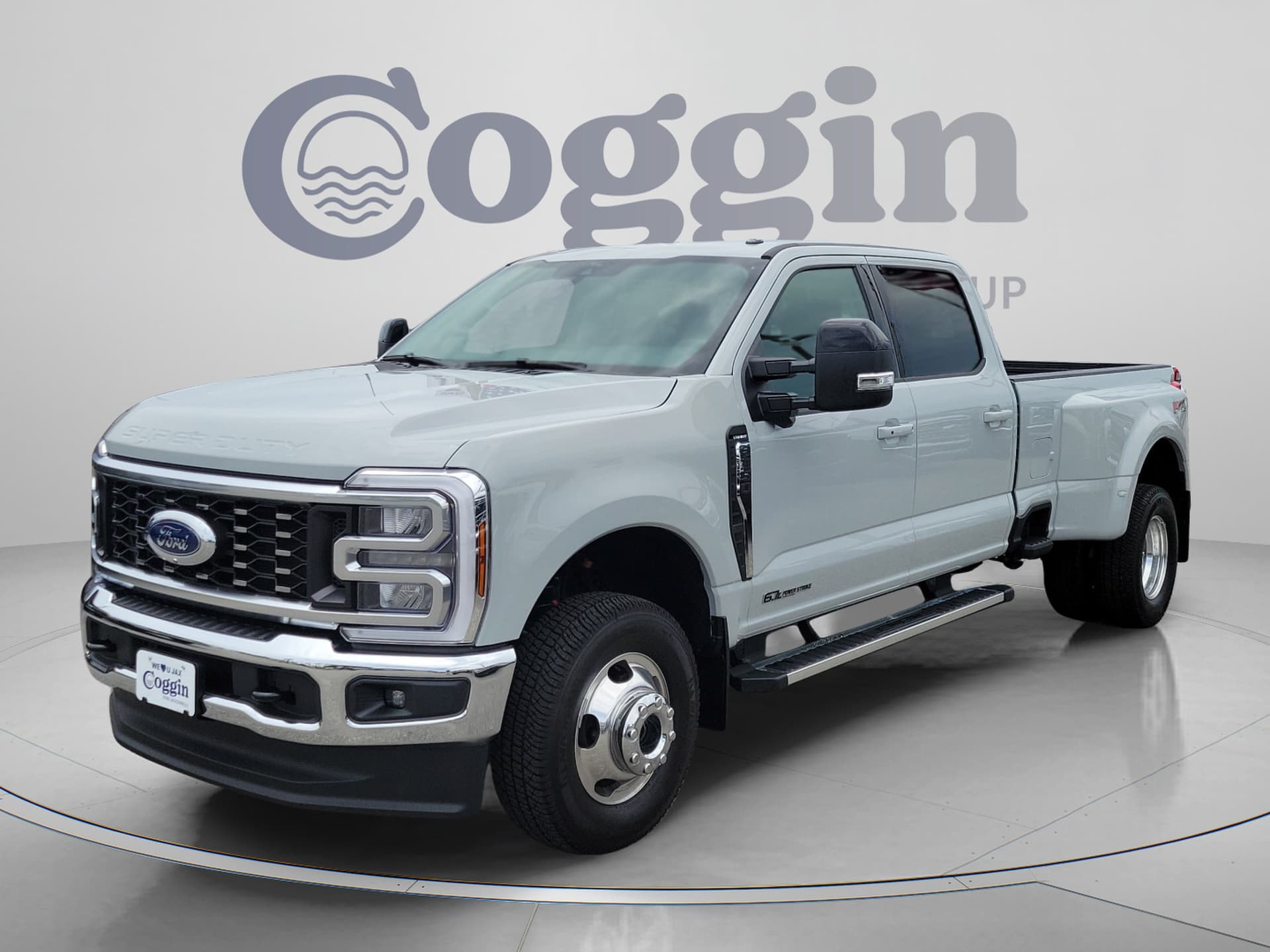 2026 Ford Super Duty F-350 DRW LARIAT — photo 1 of 68