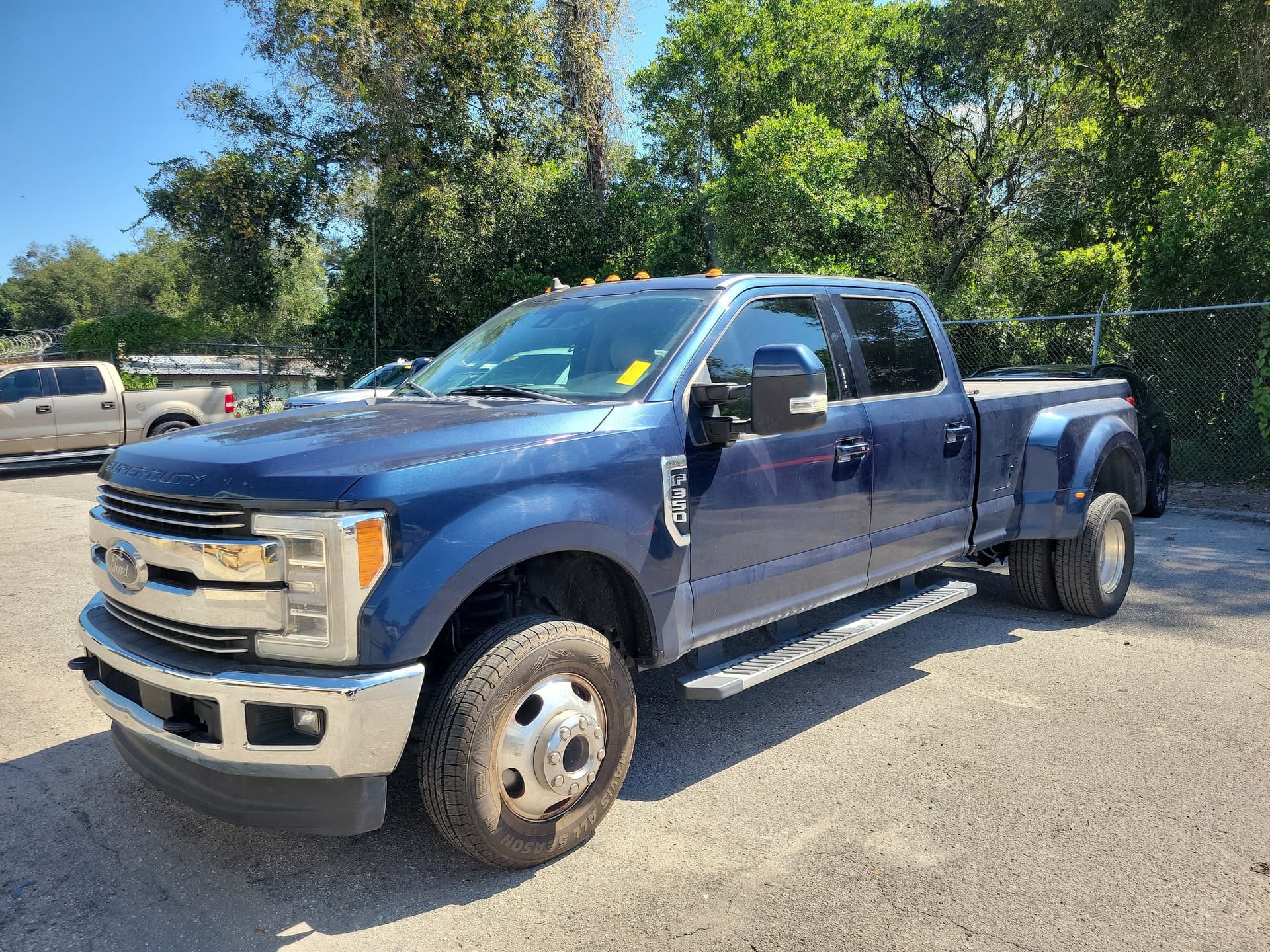 2019 Ford Super Duty F-350 DRW LARIAT — photo 1 of 5