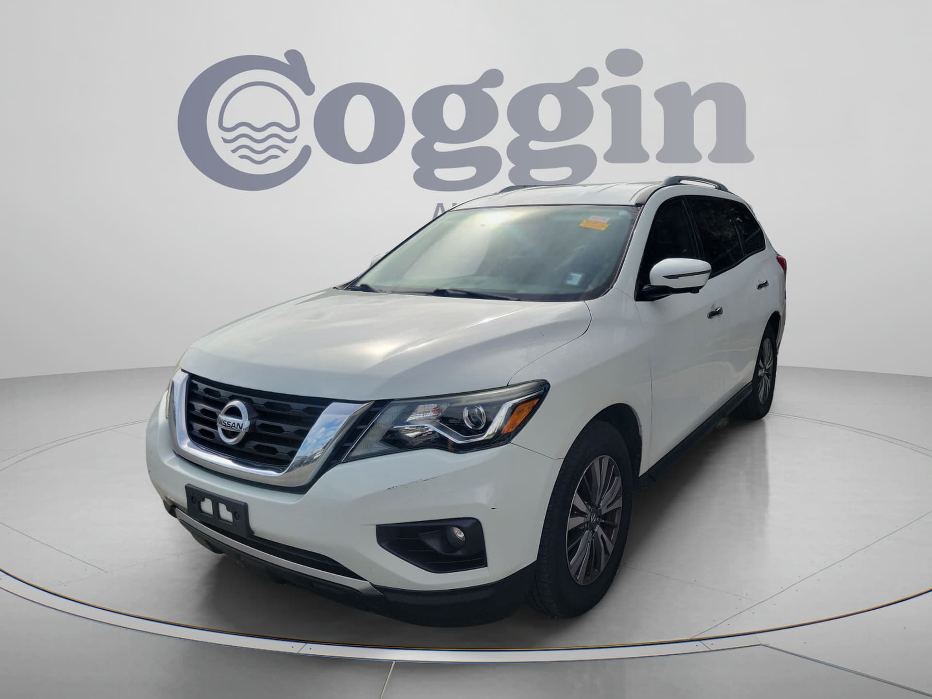 2020 Nissan Pathfinder SL — photo 1 of 31