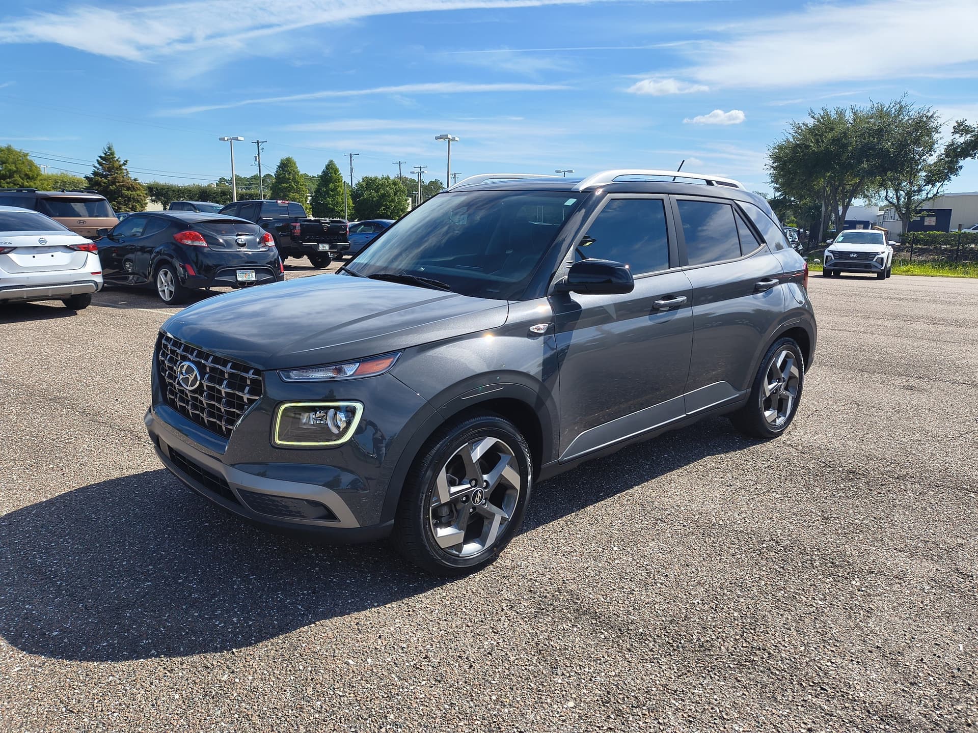 2024 Hyundai Venue Limited — photo 1 of 36