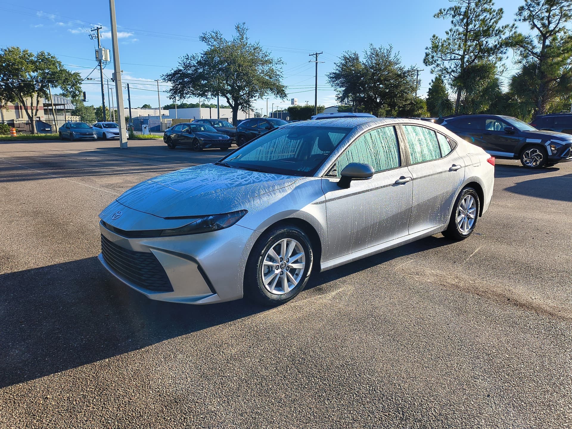 2025 Toyota Camry LE — photo 1 of 36