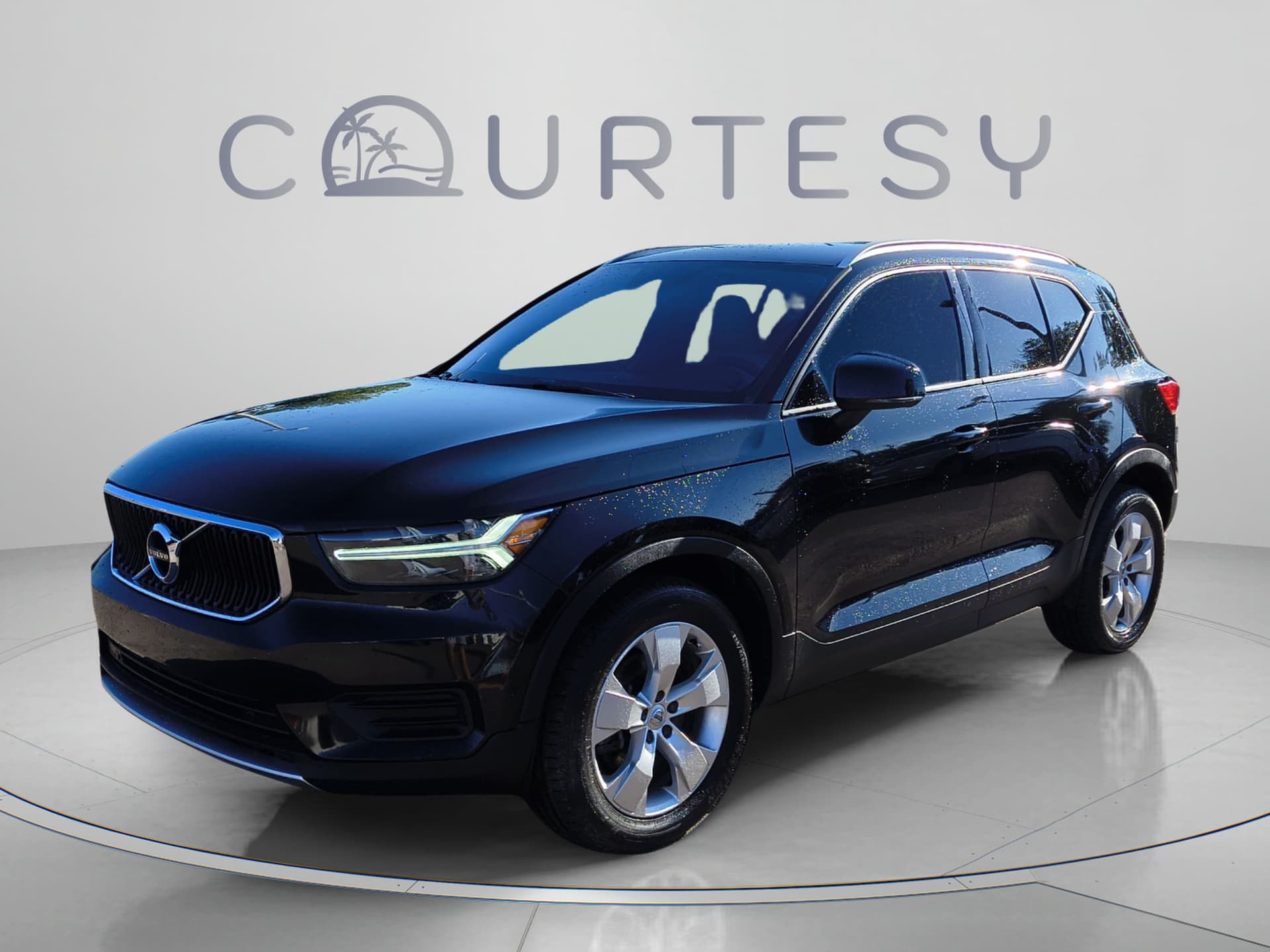 2019 Volvo XC40 Base — photo 1 of 37