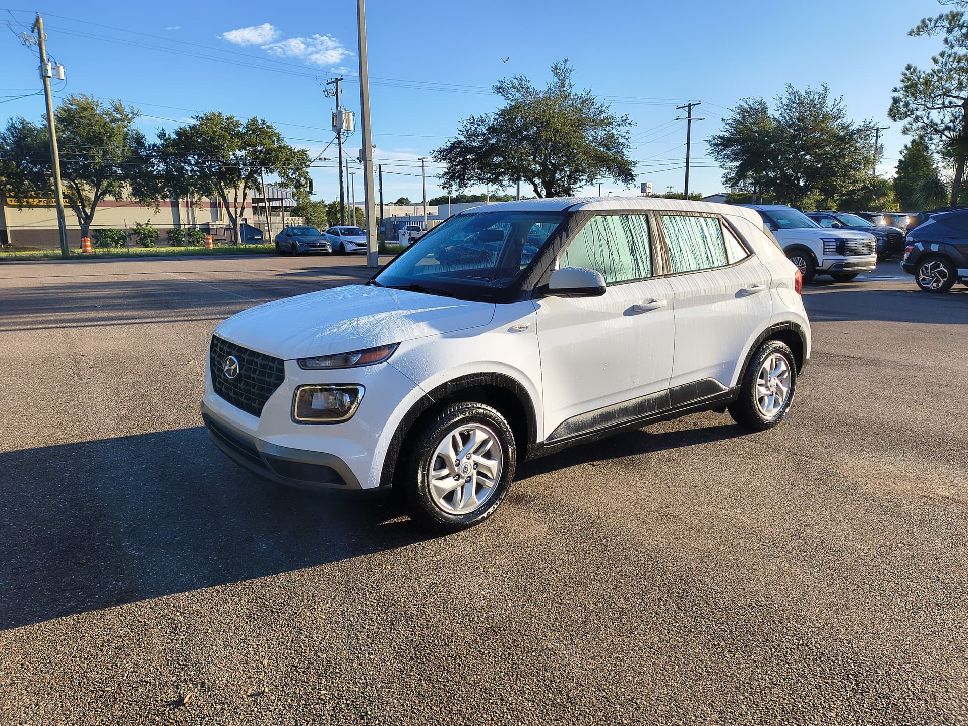 2023 Hyundai Venue SE — photo 1 of 34