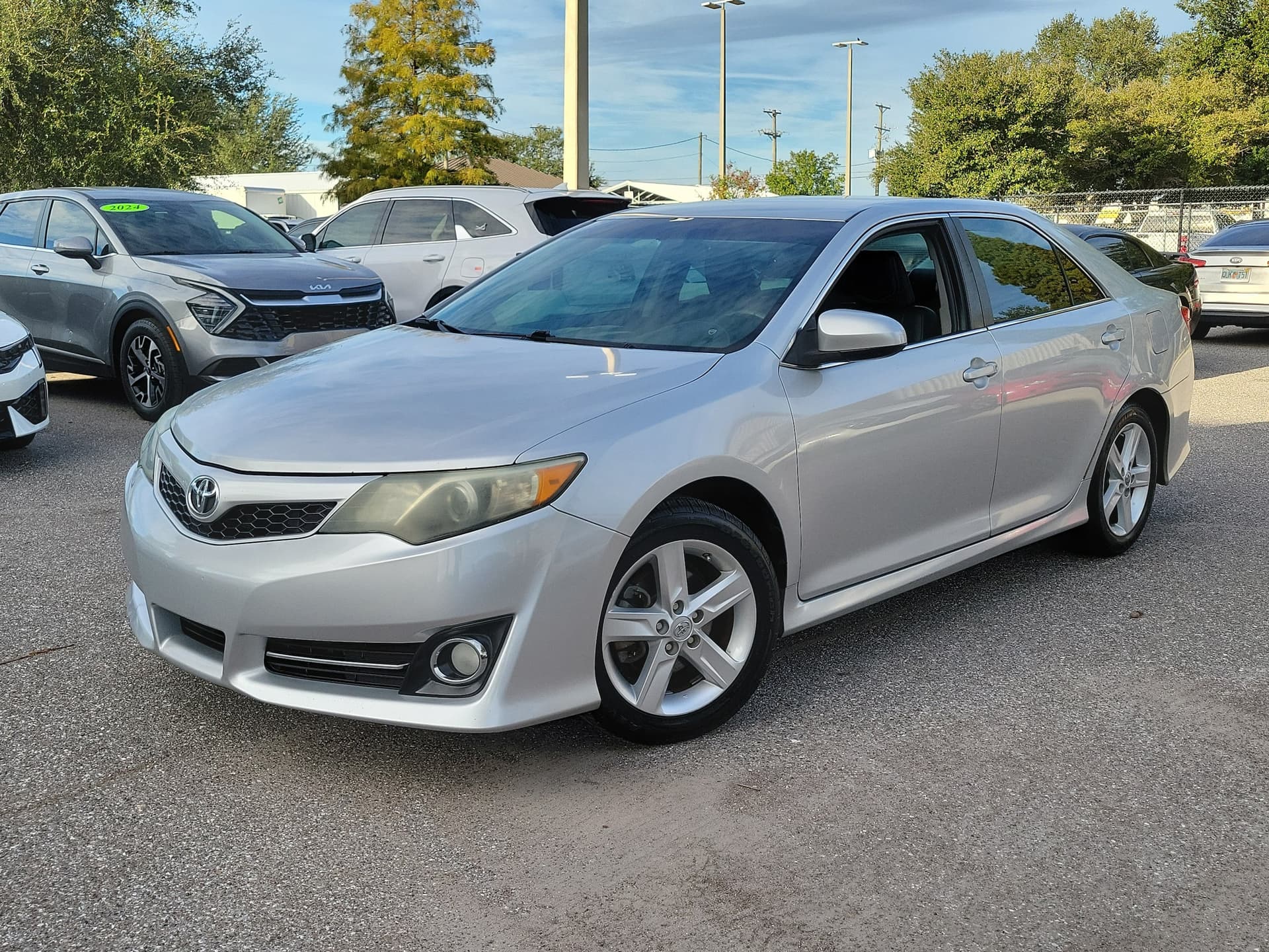 2014 Toyota Camry L — photo 1 of 33