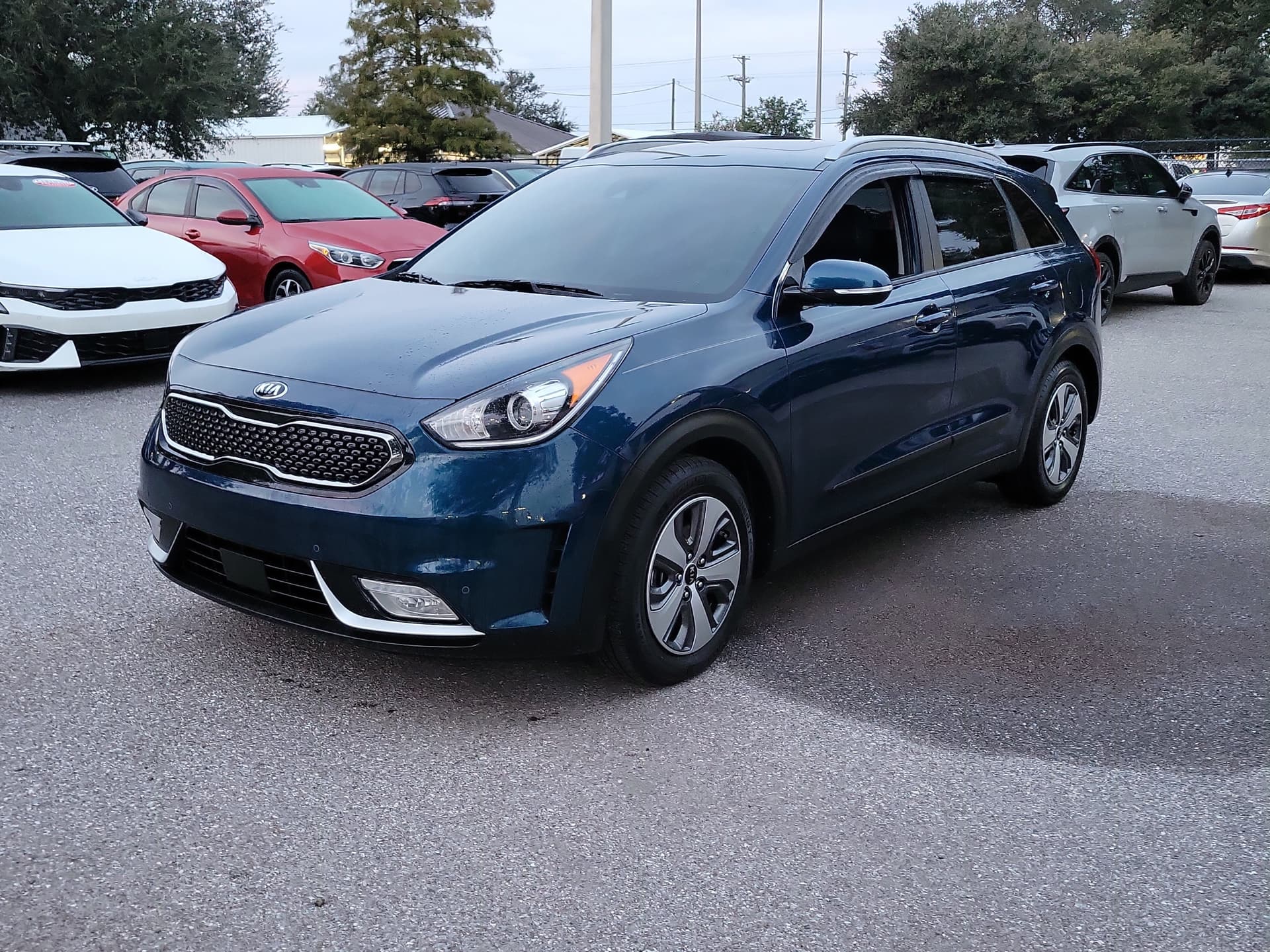 2019 Kia Niro EX — photo 1 of 33