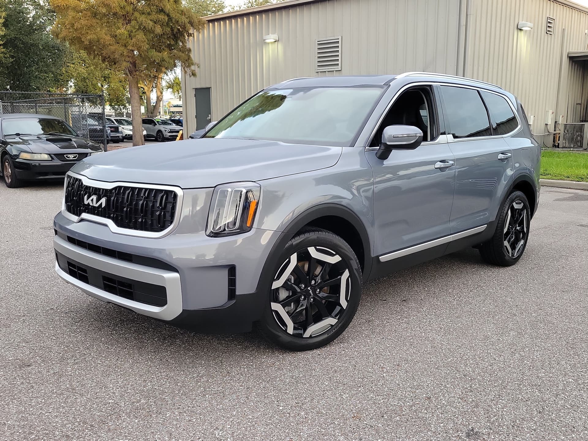 2025 Kia Telluride EX — photo 1 of 32