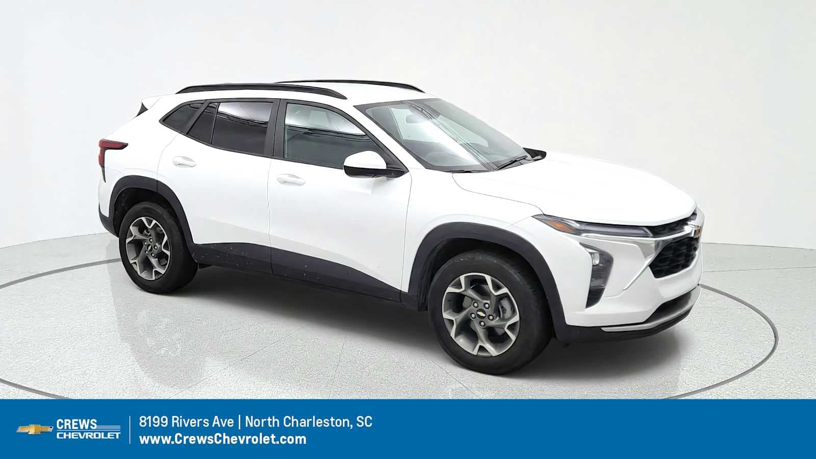 2025 Chevrolet Trax LT — photo 1 of 10