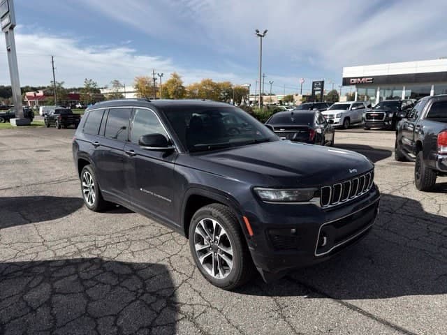 2023 Jeep Grand Cherokee Overland — photo 1 of 7