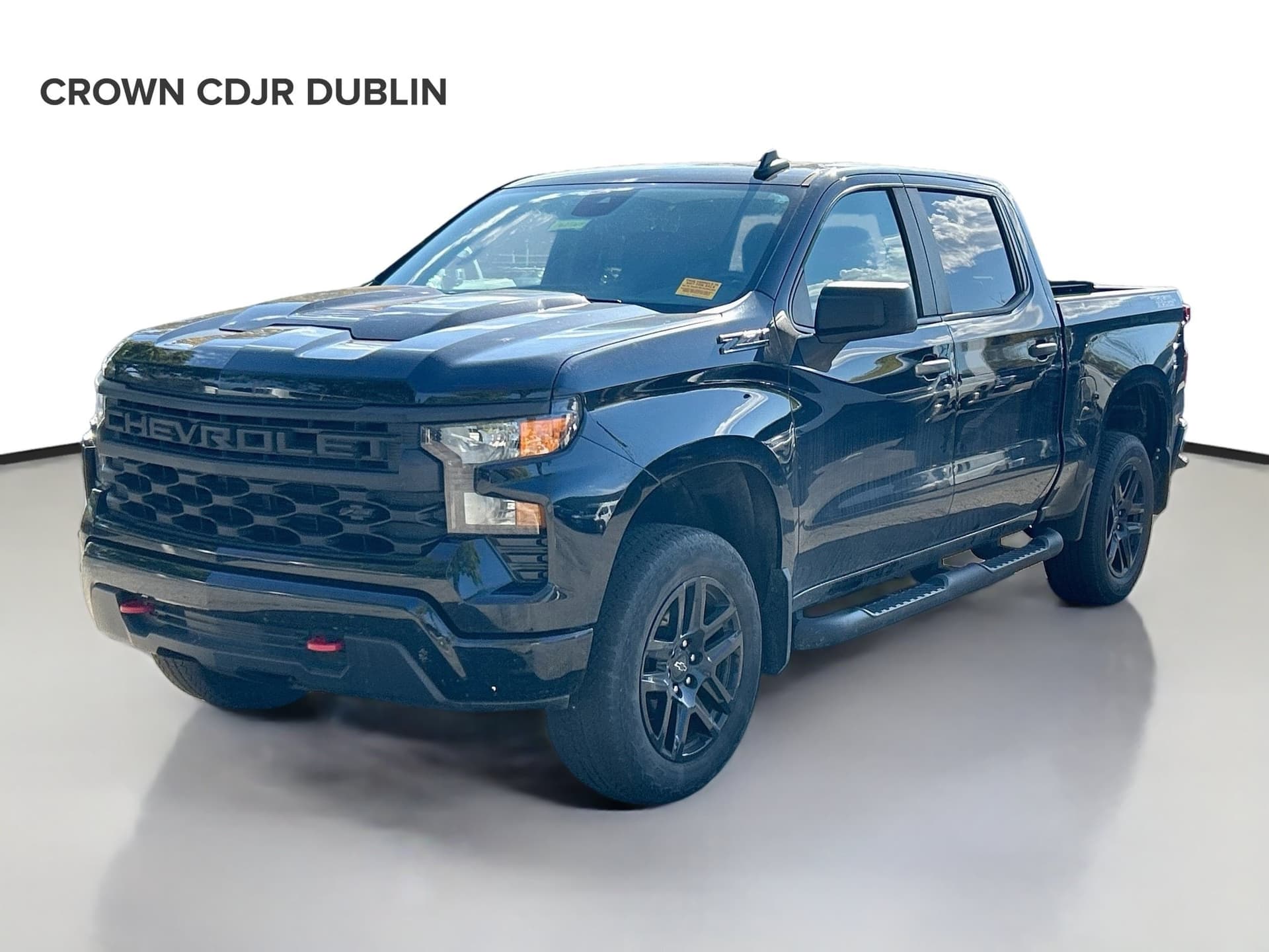 2023 Chevrolet Silverado 1500 Custom Trail Boss — photo 1 of 10