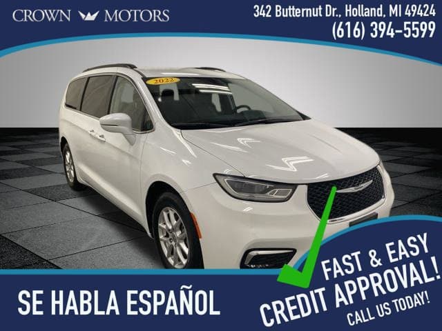 2022 Chrysler Pacifica Touring L — photo 1 of 34